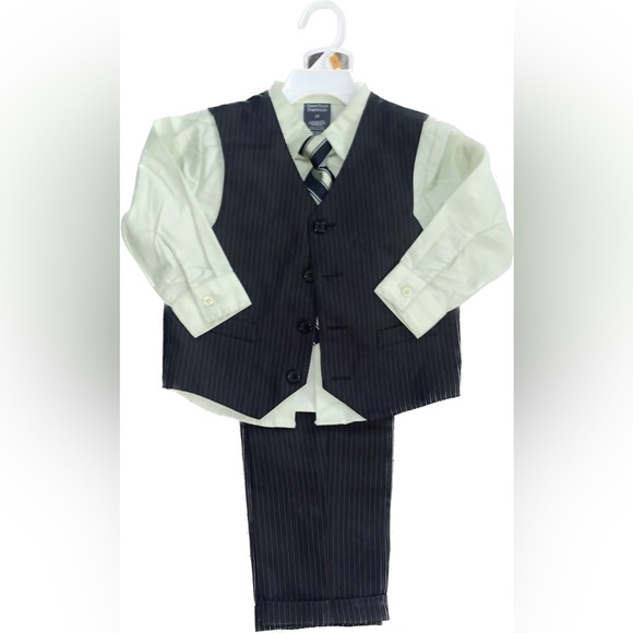 Perry Ellis Portfolio 4 Piece Suit Size 3T - Picture 2 of 5